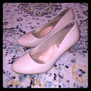 Patent Leather round toe heel, EUC sz 8.5 Wide